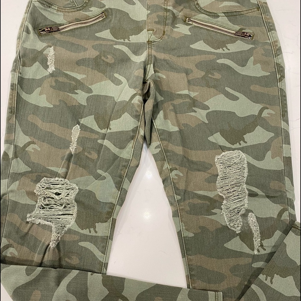 Camo Green Women's Jeans - Picture 4 of 14